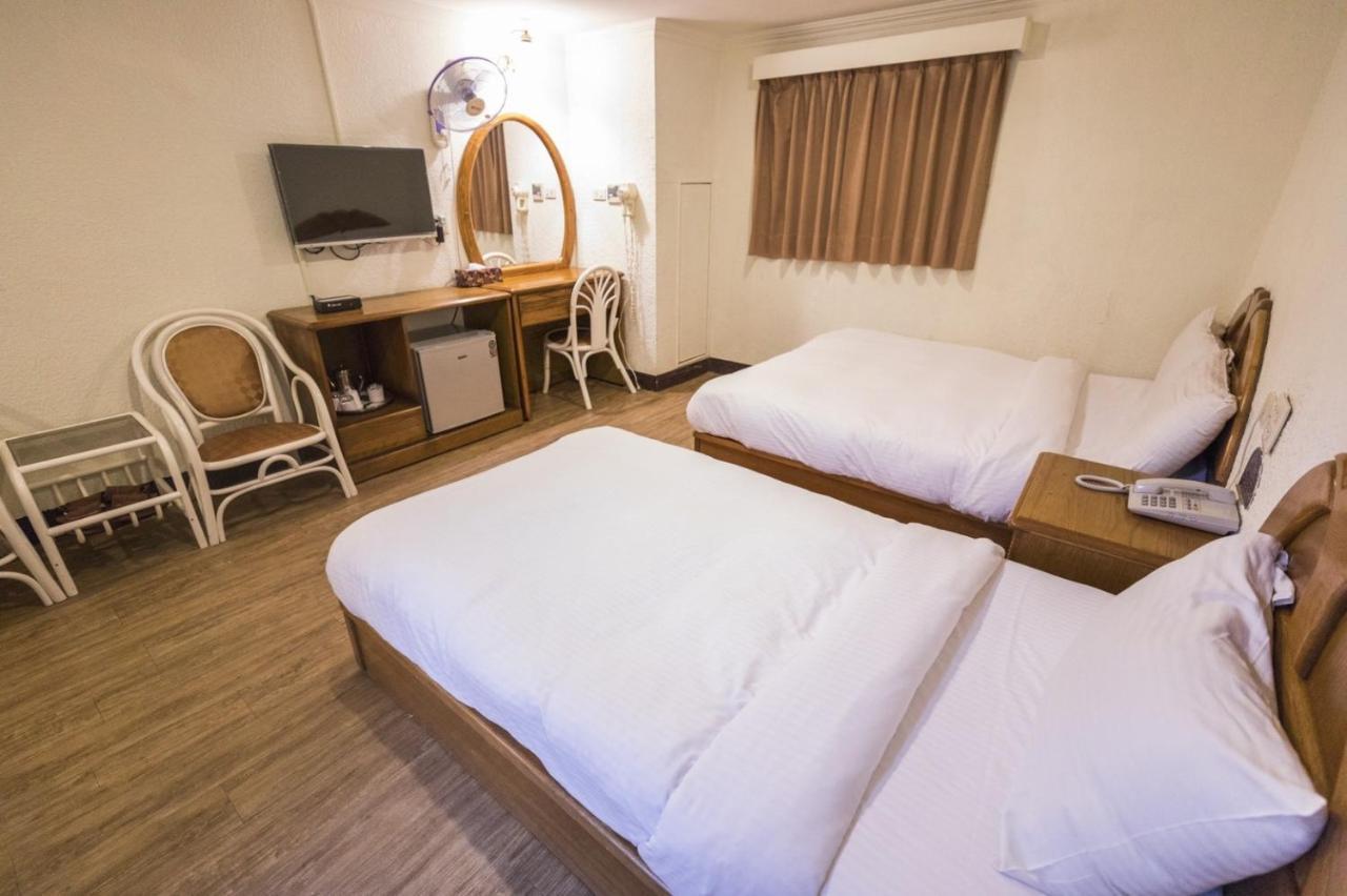 Tzu Chi Hotel Pingtung ภายนอก รูปภาพ