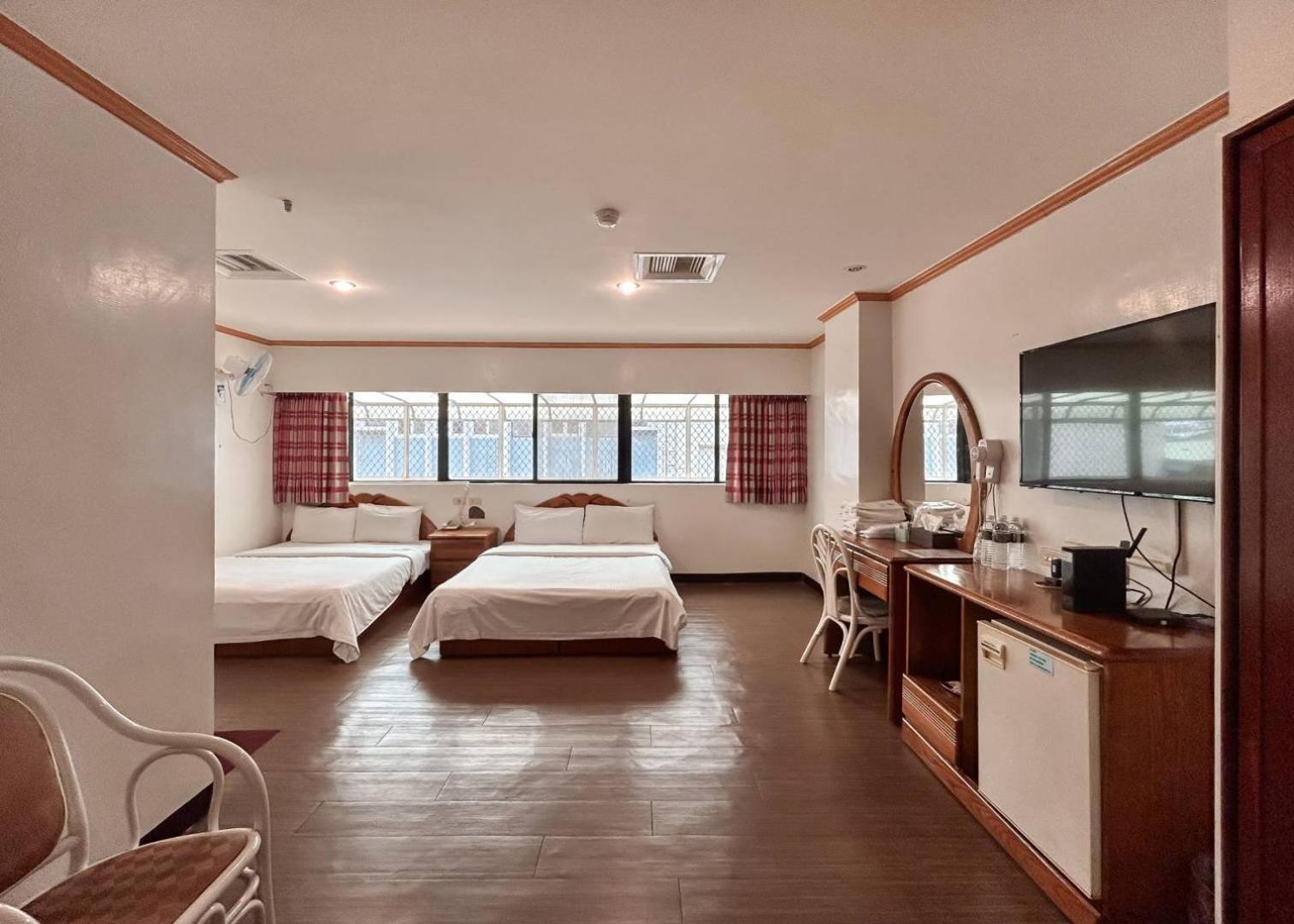 Tzu Chi Hotel Pingtung ภายนอก รูปภาพ