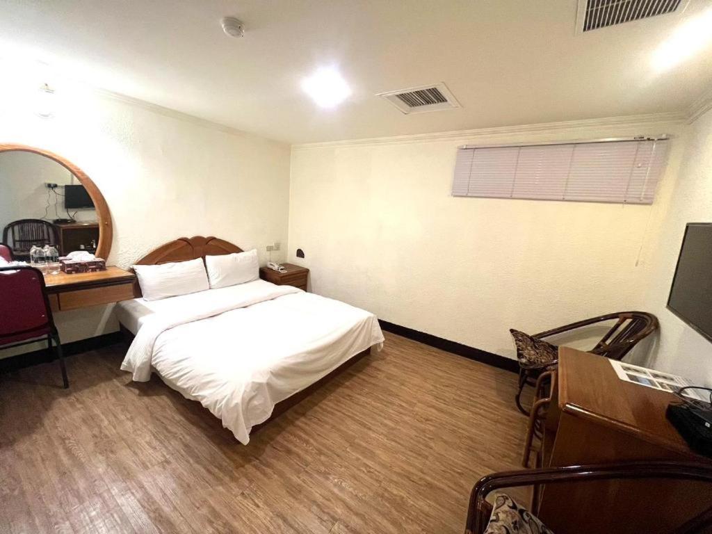 Tzu Chi Hotel Pingtung ภายนอก รูปภาพ
